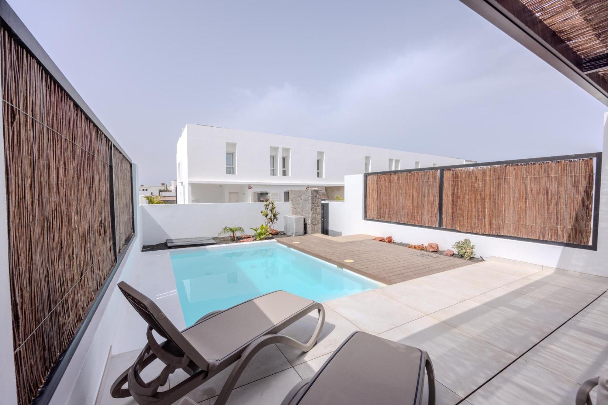 Serena Holiday Homes By Livvo プラヤ・ブランカ エクステリア 写真